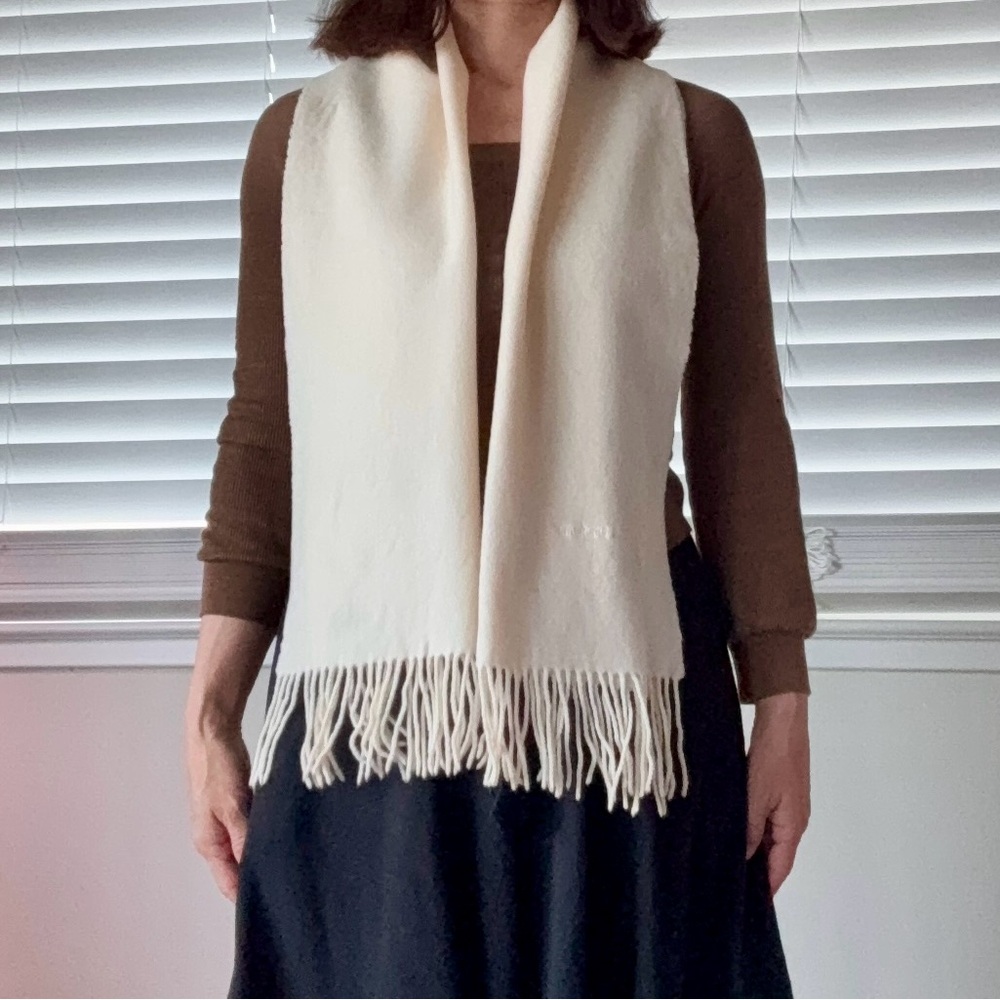 Giorgio Armani “Le Collezioni” Wool Scarf – Made in Italy